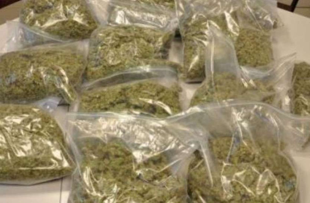 Ganja Smuggling: चाय की दुकान पर मिल रही गांजे की पुड़ियां, धड़ल्ले से बेच रहा था संचालक