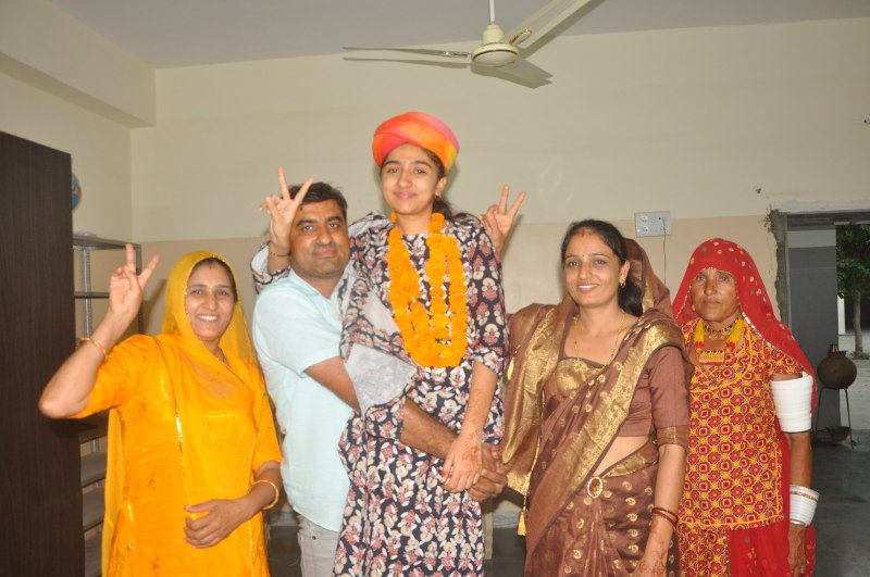 कांस्टेबल मां ने बेटी को कैसे पढ़ाया कि कर गई टॉप?