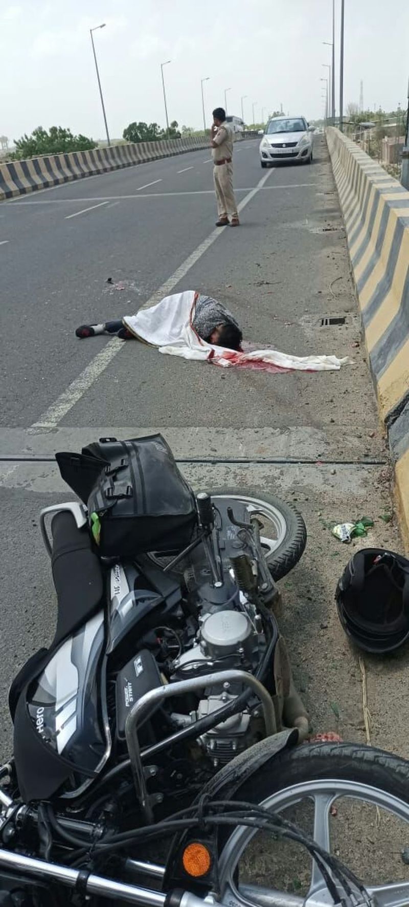 Road Accident : ओवरब्रिज के ऊपर युवक की ऐसे हुई मौत, जानें पूरा मामला