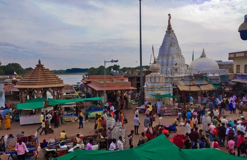 Gujarat Religious News : ज्येष्ठ पूर्णिमा पर डाकोर, वडताल, शामलाजी मंदिर में उमड़े श्रद्धालु