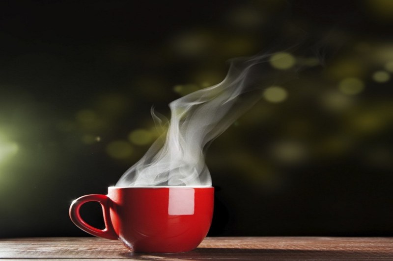 ज्यादा मात्रा में करते हैं गर्म पानी का सेवन तो हो जाइए सावधान, सेहत को हो सकते हैं ये गंभीर नुकसान