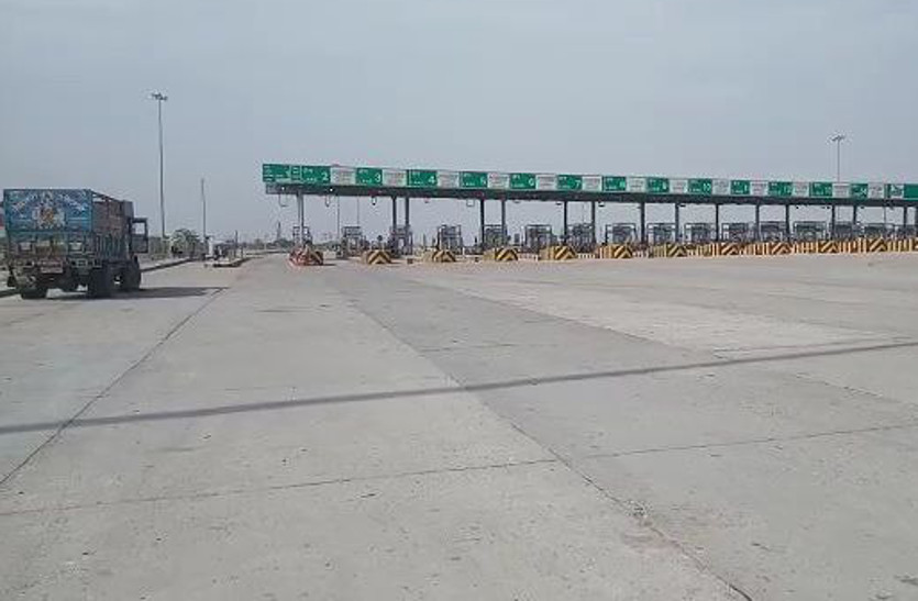 Image of Sikar, Rajasthan, India - July 2020: Toll plaza on the Jaipur  Sikar Expressway near Sikar India.-YW068309-Picxy