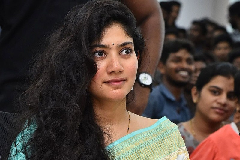 कश्मीरी पंडितों पर विवादित बयान देकर बुरी फंसी Sai Pallavi
