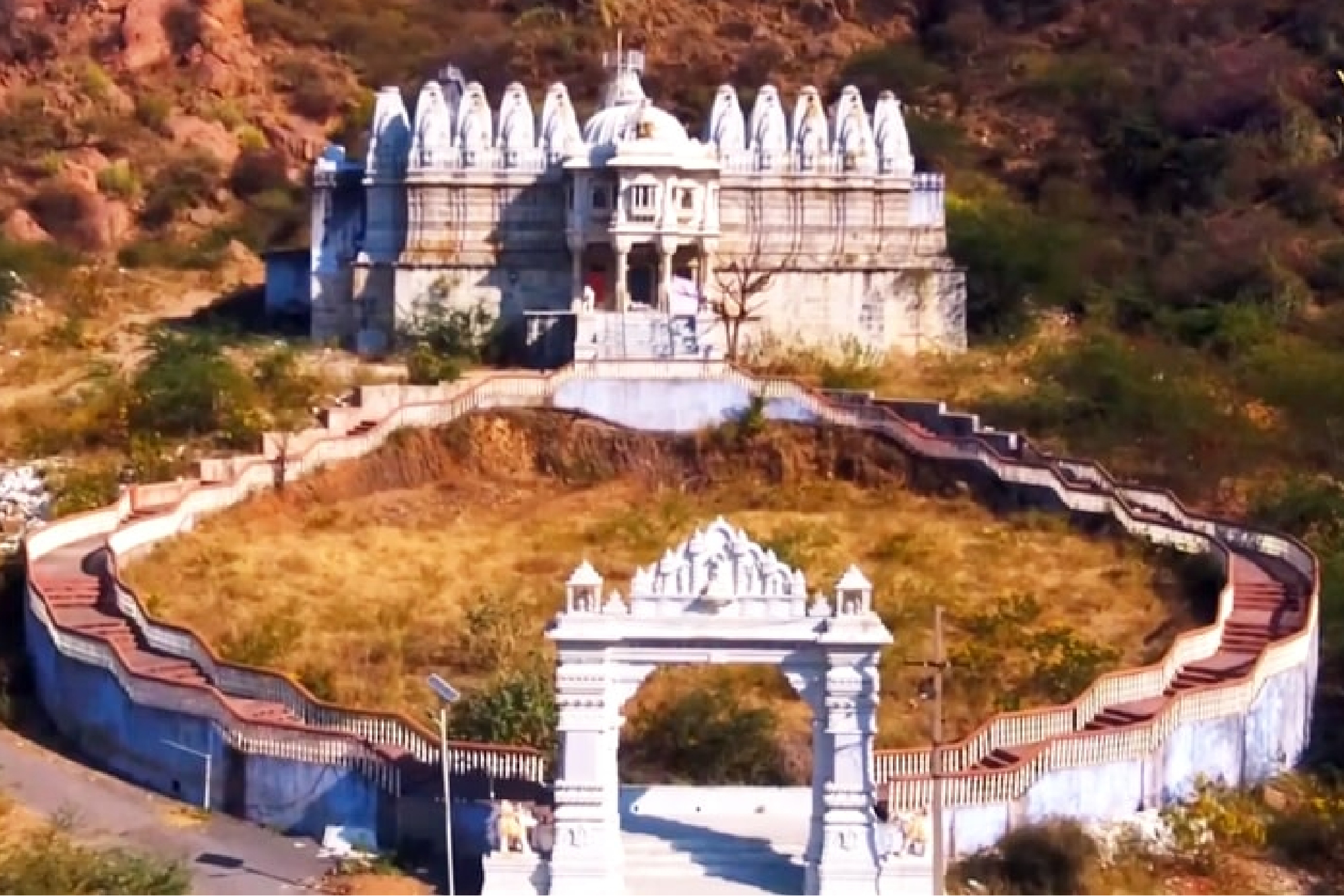 सिरोही. प्रकृति की गोद में स्थित मीरपुर जैन मंदिर ।