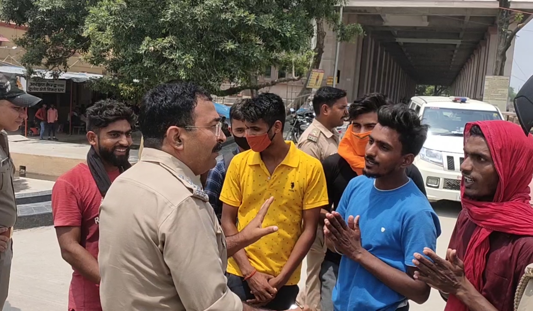 अयोध्या स्टेशन पर उपद्रव की साजिश पुलिस ने किया नाकाम, कस्टडी में कई युवक