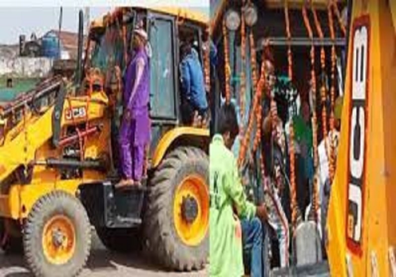 अनोखी बारात: बुलडोजर पर बैठकर निकाह करने पहुंचा दूल्हा, बारातियों ने लगाए 'जय हो बुलडोजर बाबा' के नारे