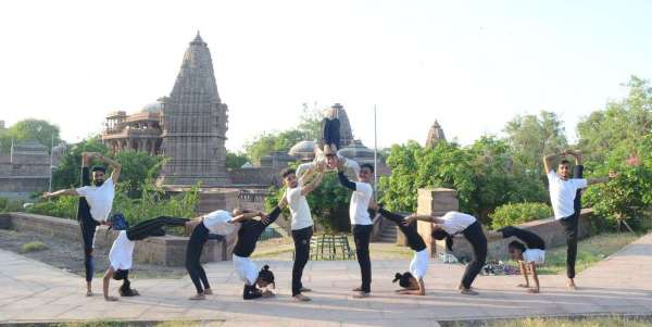 World Yoga Day:  योग पिरामिड 