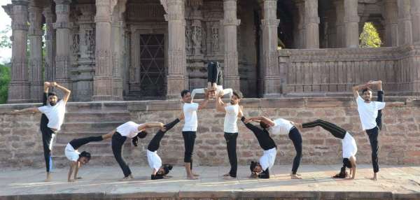 World Yoga Day:  योग पिरामिड 