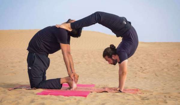 World Yoga Day:  मिट्टी के धोरे पर योग 