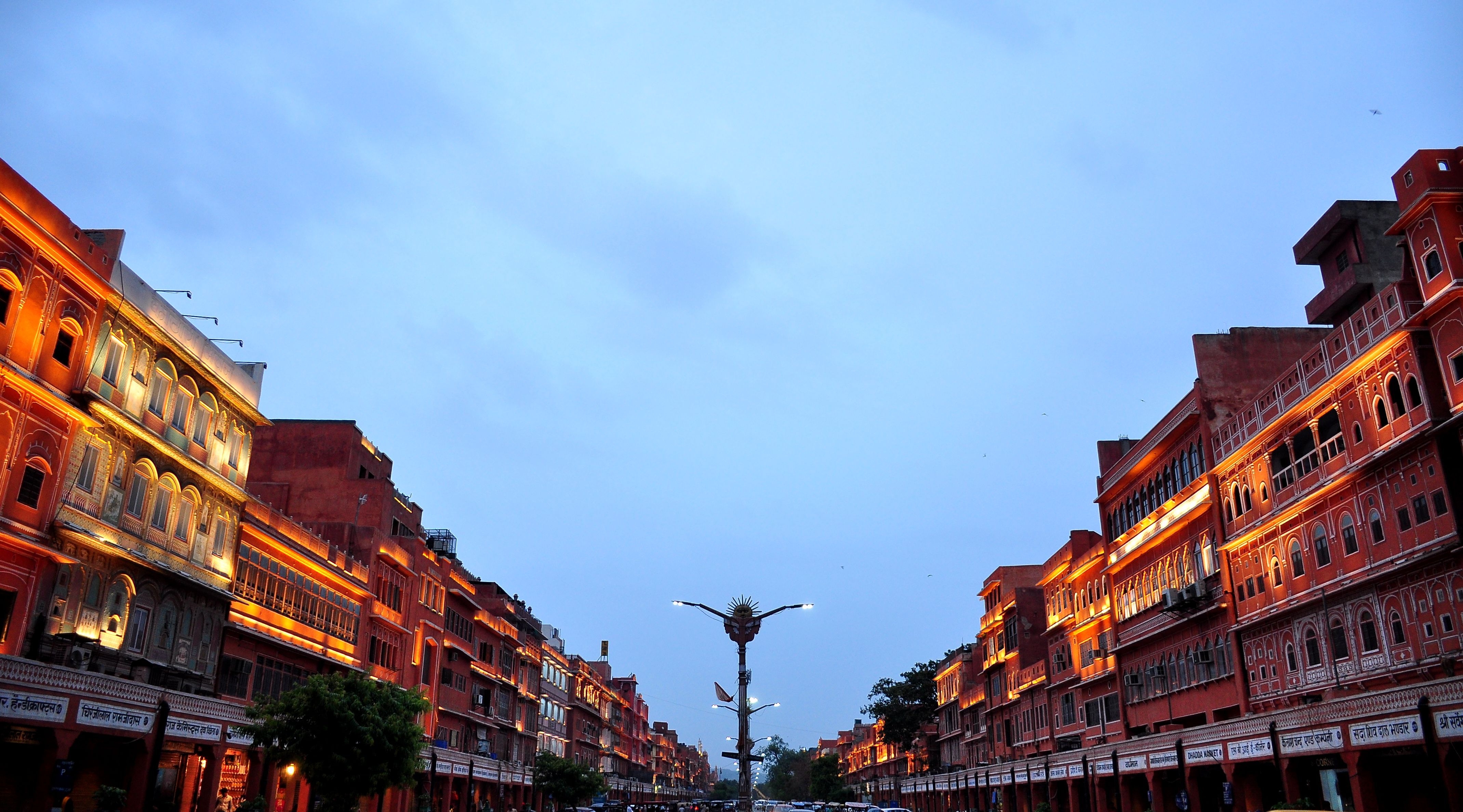 Jaipur जौहरी बाजार में नया विवाद: हैरिटेज नगर निगम के लिए पार्किंग बनती गले की फांस