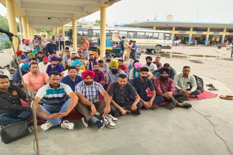 Punbus  PRTC employees close all bus stand due to non receipt salary