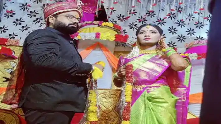 UP me Ka Ba Fame Singer Neha Singh Married in UP with Himanshu Singh