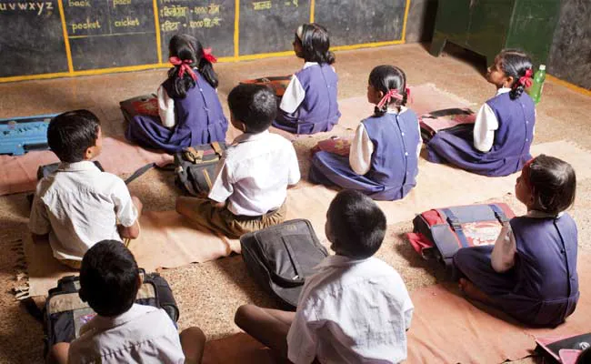 Uttar Pradesh School Students not Having Books
