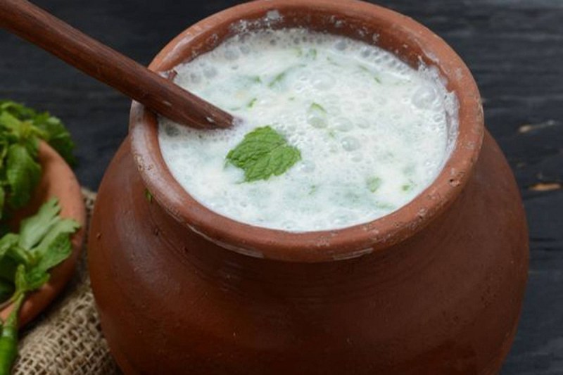 Buttermilk Benefits: सुबह खाली पेट छाछ पीने से मिलते हैं कमाल के फायदे, पाचन तंत्र को बेहतर बनाने में होता है फायदेमंद