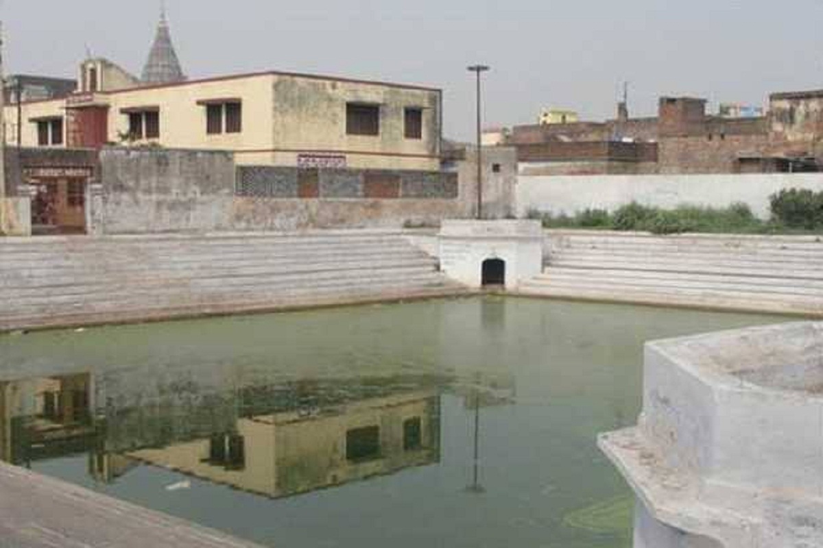 अयोध्या के पौराणिक दंत धवन कुंड मंदिर पर भी विवाद का साया