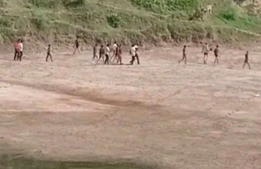 सिंध नदी पर महिलाओं के साथ नहाने गई तीन बालिकाएं पानी में डूबी, एक की मौत