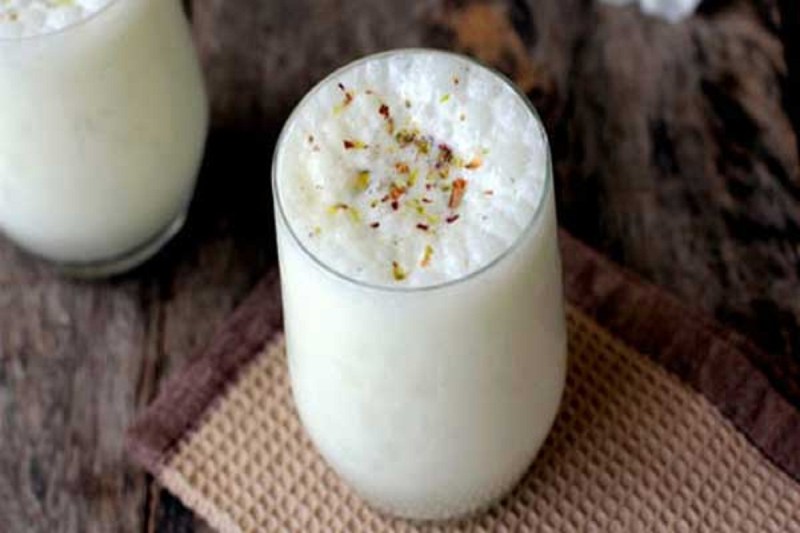 Lassi Side Effects: अधिक मात्रा में लस्सी का सेवन करना सेहत का पहुंचा सकता है नुकसान, जानें इसके साइड इफेक्ट्स