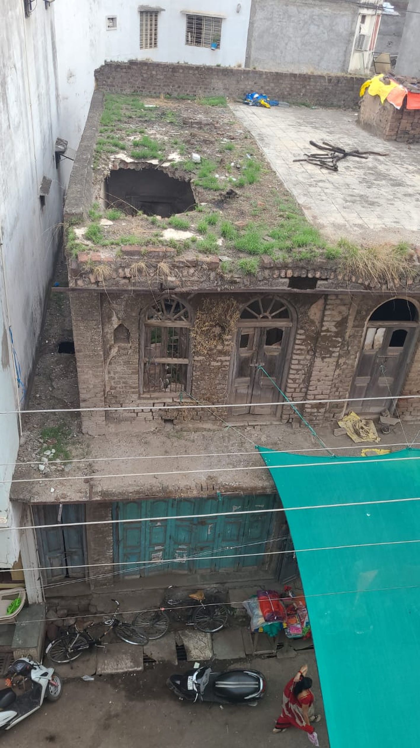 14 families forced to live in dilapidated house