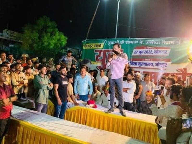 तड़के 5 बजे बेनीवाल की जनसंपर्क सभा, जोश से भरे युवा रातभर करते रहे इंतजार