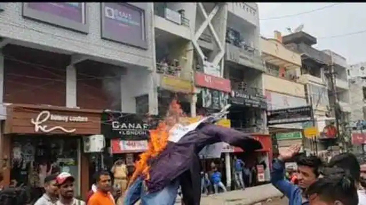 Bajrang Dal workers Protest in Uttar Pradesh after Udaipur incident