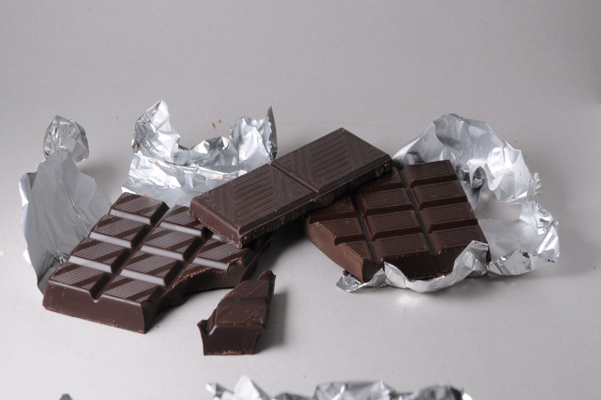 Dark Chocolate Benefits: डार्क चॉकलेट के फायदे जानकर आप भी हो जाएंगे हैरान, कई समस्याओं को करता है दूर