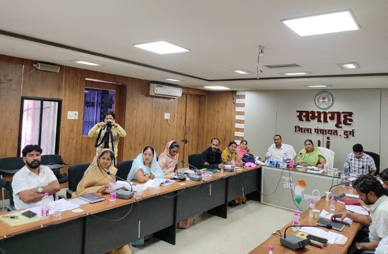 Durg News - आत्मानंद स्कूल की भर्ती में फर्जीवाड़ा, 6 शिक्षक सहित 16 बर्खास्त, 4 को थमाया कारण बताओ नोटिस