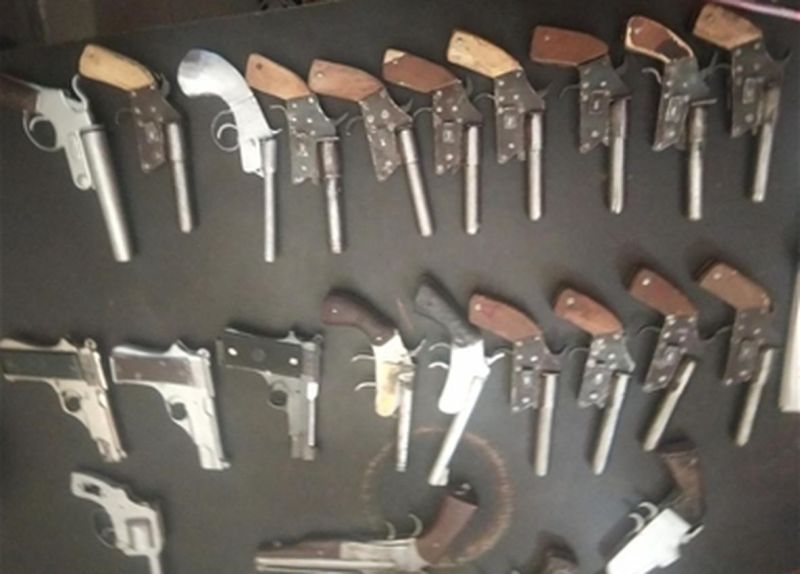 Illegal Weapons: जेल में बंद आरोपी ने बेचे पिस्तौल व जिंदा कारतूस, ये है मामला
