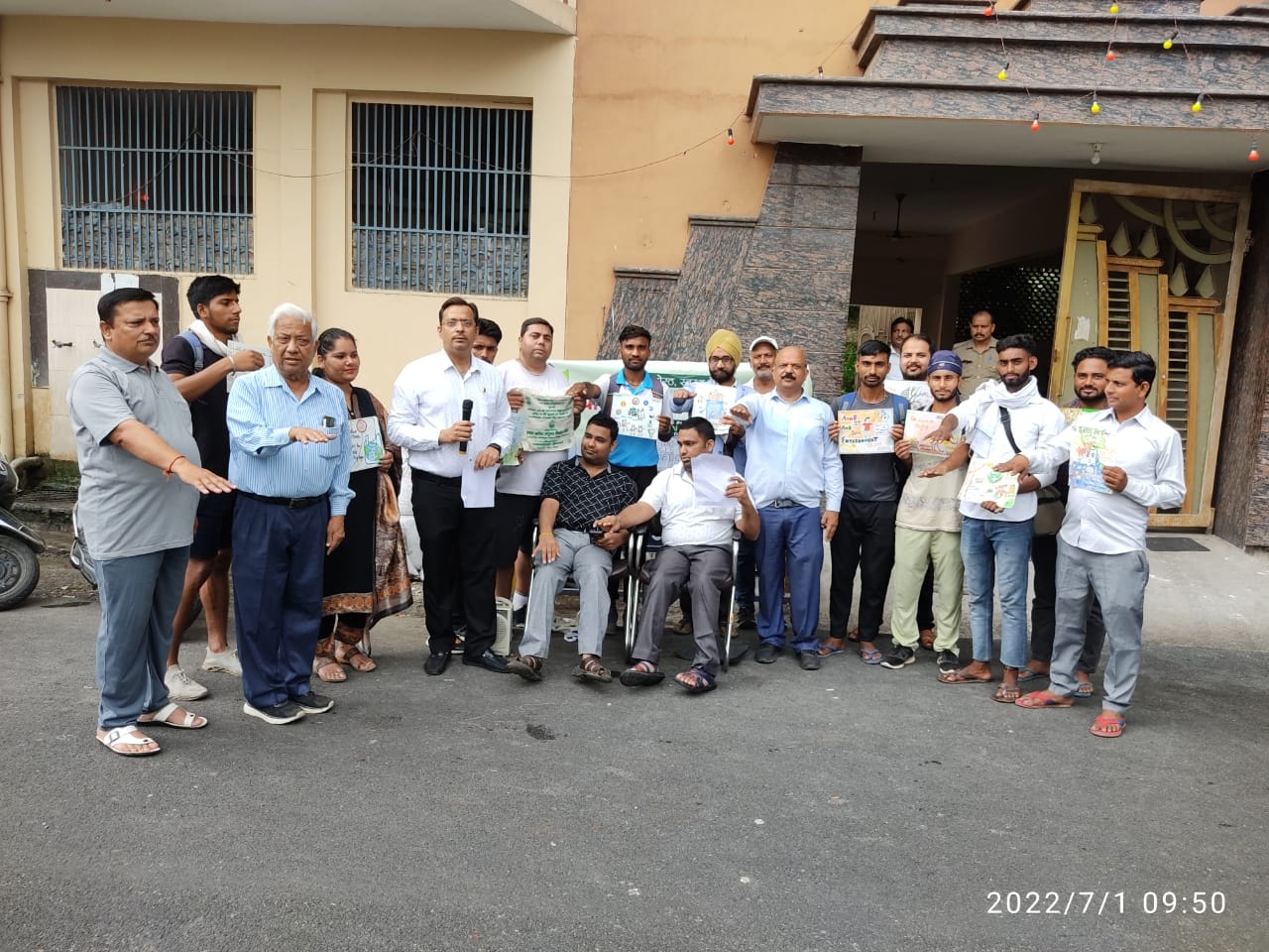 Doctors Day in Meerut : मेरठ में डाक्टर्स डे पर बताए सिंगल यूज प्लास्टिक के हानिकारक प्रभाव, चलाया अभियान