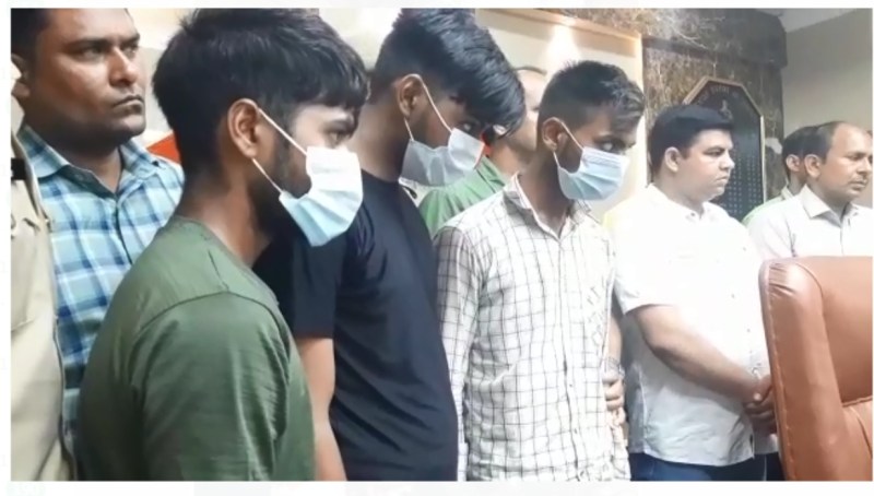 कालेज के छात्रों ने शौक पूरे करने को पेट्रोल पंप सेल्समैन से लूट लिए सात लाख, तीन गिरफ्तार