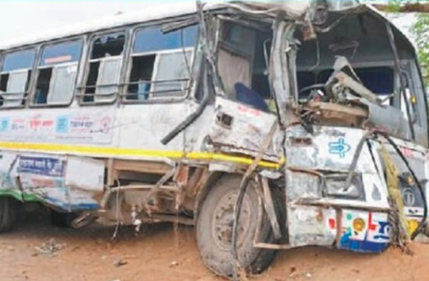 two died in Truck and Roadways Bus accident in jalore