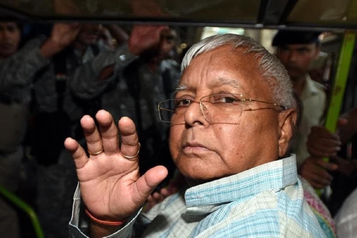 RJD supremo Lalu Prasad Yadav fell from the stairs, fractured his shoulder