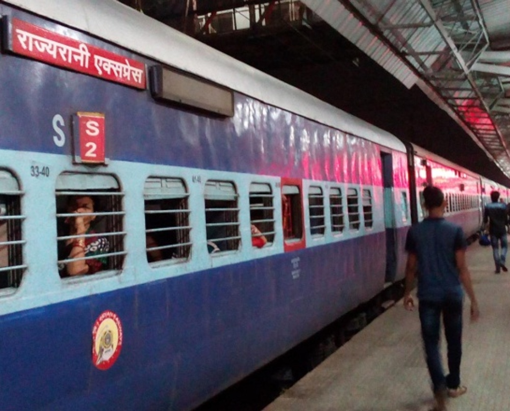 Train Canceled News : मेरठ से लखनऊ जाने वाली राज्यरानी 6 जुलाई तक रहेगी निरस्त, यात्रियों की बढ़ी परेशानी