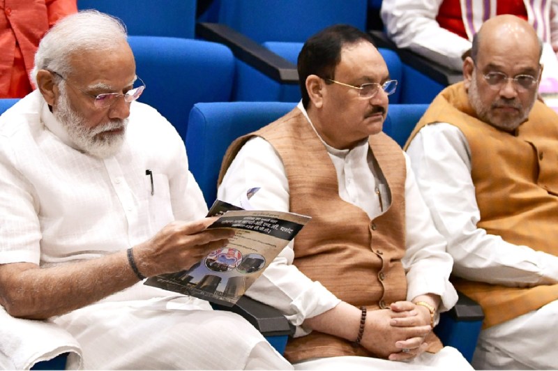 हैदराबाद के राष्ट्रीय कार्यकारिणी बैठक में BJP नेताओं ने पकड़ा 'जासूस', दस्तावेज की ले रहा था फोटो