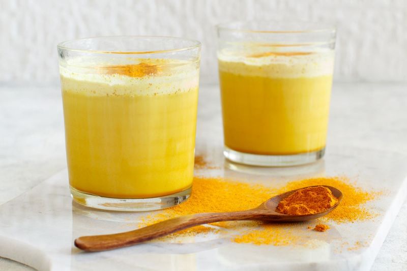 Turmeric Milk Side Effects: भूलकर भी इन लोगों को नहीं पीना चाहिए हल्दी वाला दूध, सेहत को हो सकता है नुकसान