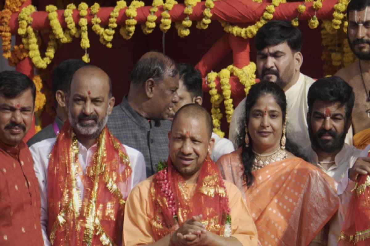 BJP play its hindutva card,   CM Yogi visit Bhagyalakshmi temple in Hyderabad will change equation