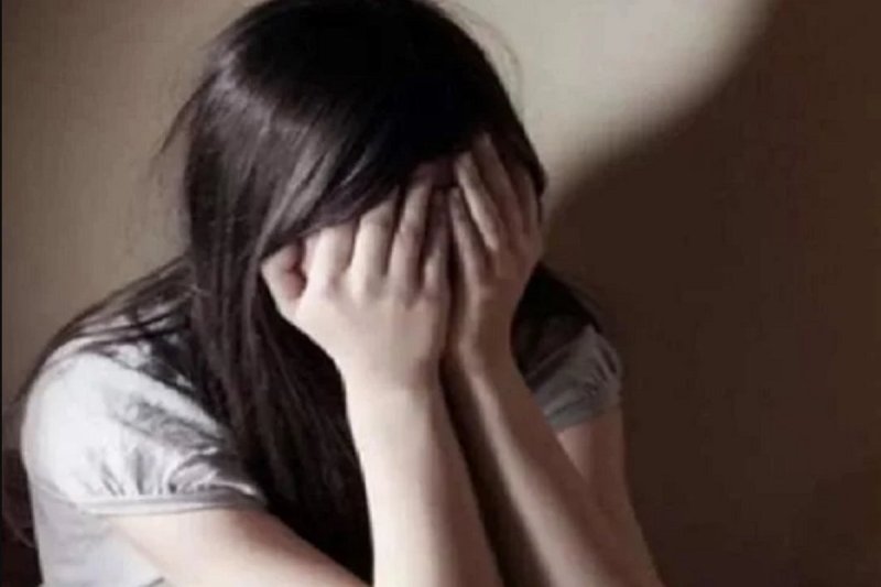 Jogeshwari Father arrested for raping his son daughter in Mumbai