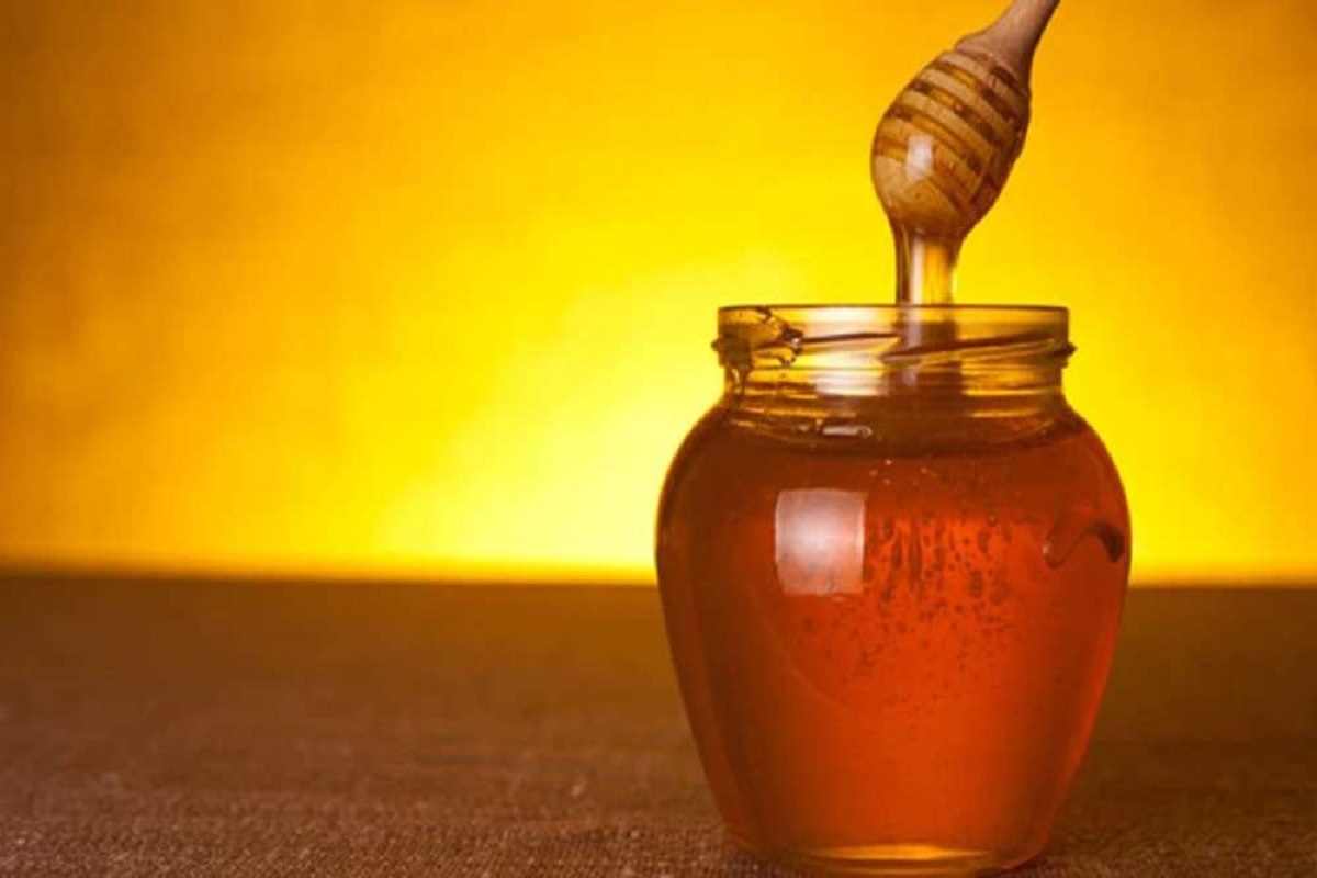Honey Benefits: औषधीय गुणों से भरपूर शहद कई समस्याओं को दूर करने में होता है फायेदमंद