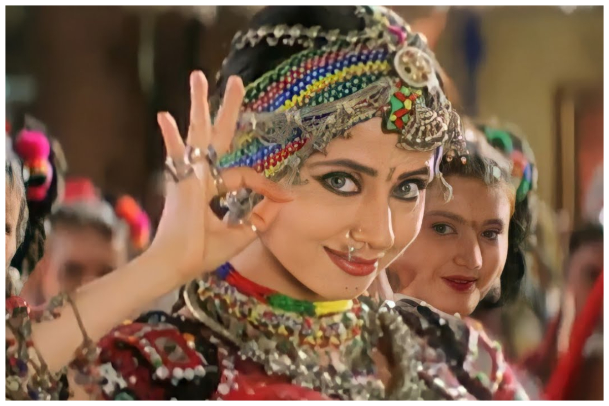Urmila matondkar wore 15 kg jewelry during the song chamma chamma got injured