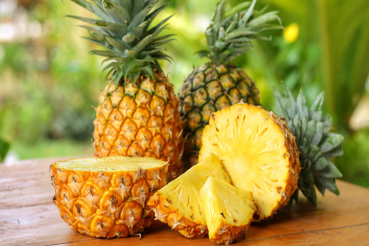 Pineapple Benefits: अनानास का सेवन करने से मिलते है कई फायदे, इम्यूनिटी को मजबूत बनाने में होता है फायदेमंद