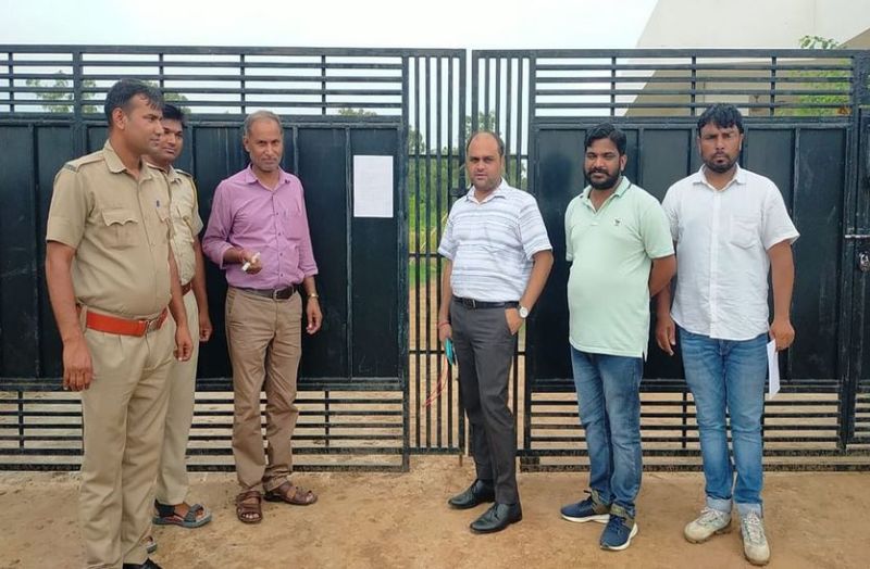 बिना अनुमति के होटल व स्वीमिंग पूल का निर्माण रुकवाया