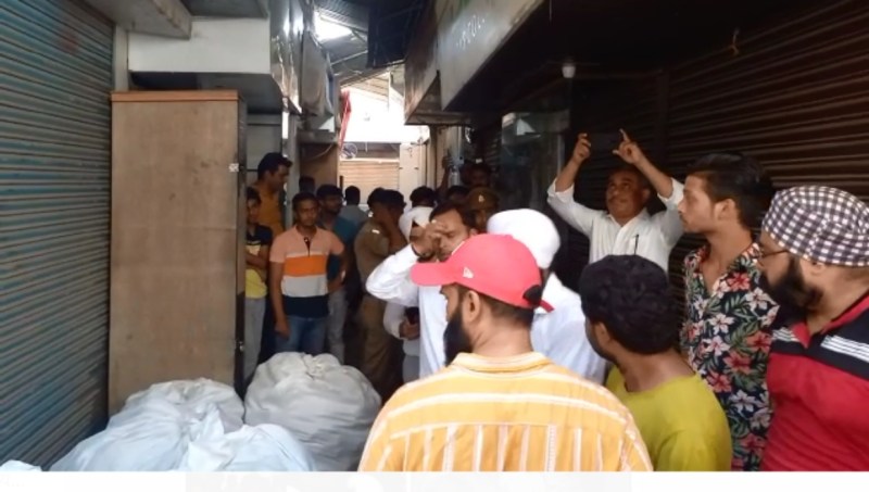 नामी कंपनी के जूते खरीदने से पहले हो जाए सावधान ! यहां बिक रहे हैं नकली जूते