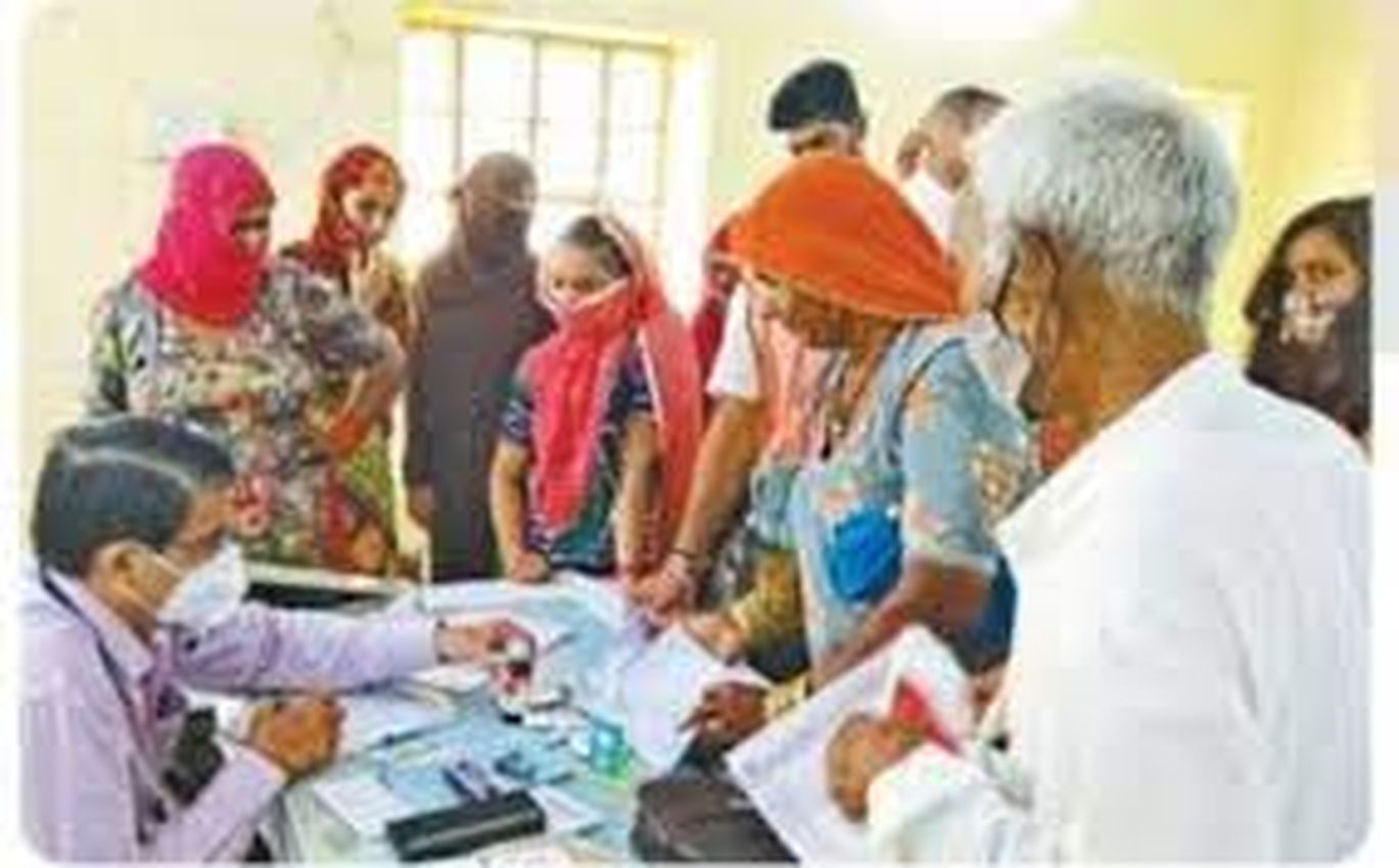 बदलते मौसम से बड़े से लेकर बच्चे तक हो रहे बीमार