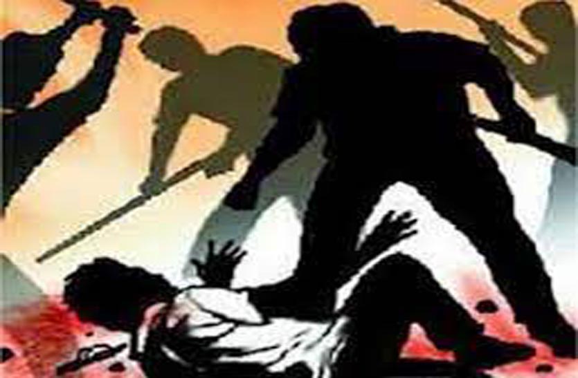 Crime: राजस्थान के इस मंदिर में गाड़ी निकालने को लेकर सुरक्षा गार्ड से मारपीट