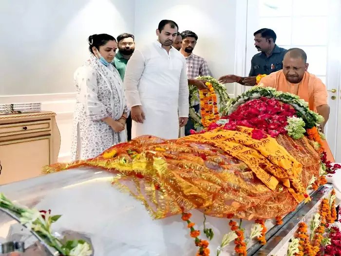 CM Yogi Adityanath tribute Mulayam Singh Yadav wife Sadhna Gupta in Lucknow
