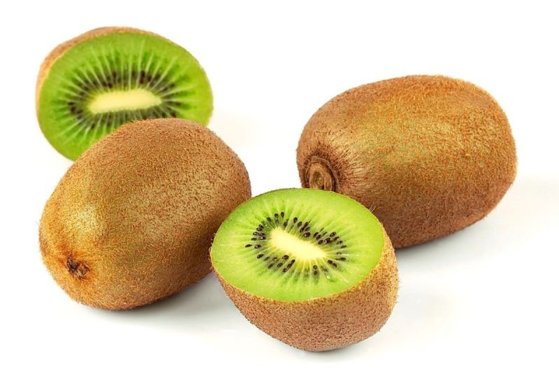 Kiwi Benefits: कीवी कई बीमारियों के लिए है रामबाण इलाज, जानें इसके अनगिनत फायदे