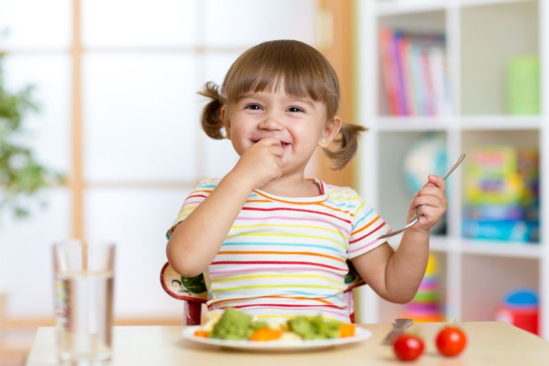Healthy Foods For Children: बच्चों को बीमारियों से रखना चाहते हैं दूर, तो आज ही डाइट में शामिल करें ये फूड्स
