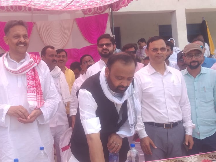 MP Ghazipur Afzal Ansari with sapa leader om prakash