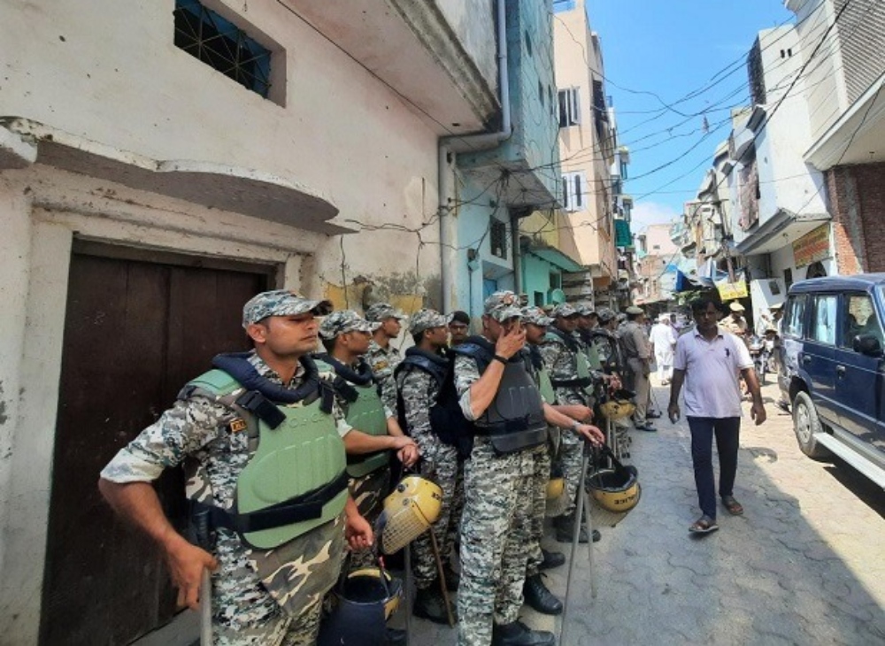 पूर्वमंत्री याकूब कुरैशी की करोड़ों अवैध मीट फैक्ट्री और घर पर कुर्की की कार्रवाई