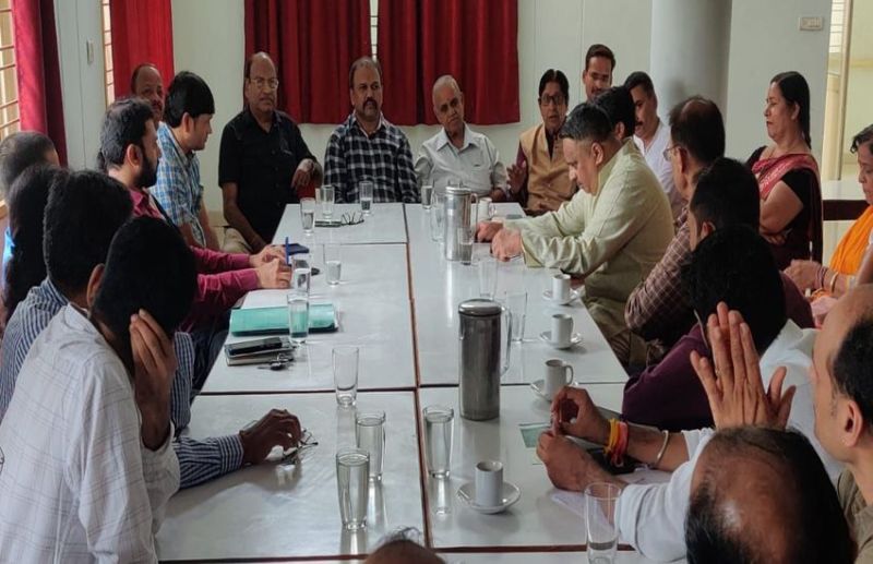 कॉलेजों में सीटें खाली, दाखिले के लिए भटक रहे छात्र : प्राचार्य संघ ने खोला शासन के खिलाफ मोर्चा