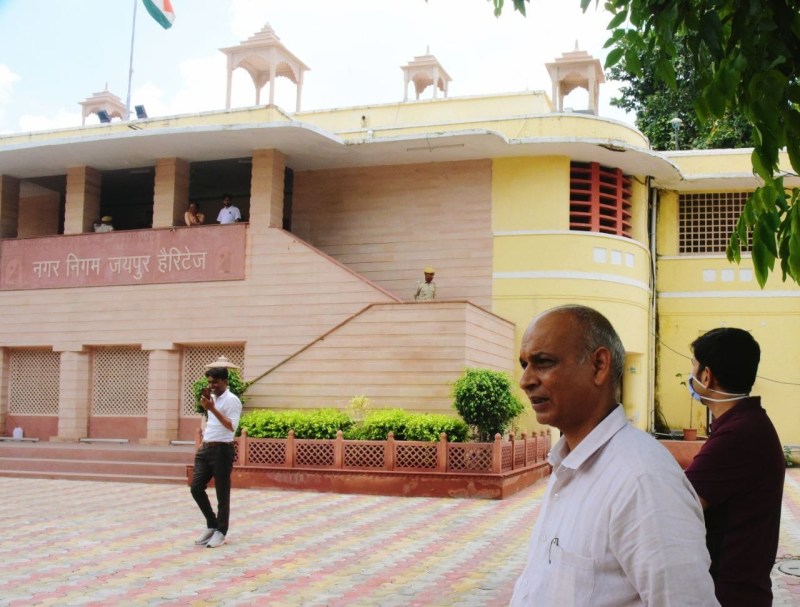 दस दिन का समय मांग आयुक्त-महापौर ने बचाई कुर्सी और कार